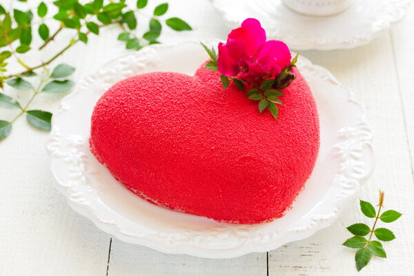 红色心形蛋糕图片