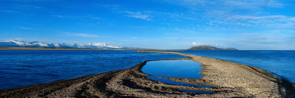 雪山海景图