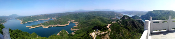 黄河三峡八角山全景图