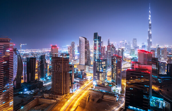 霓虹灯道路高楼大厦夜景图片