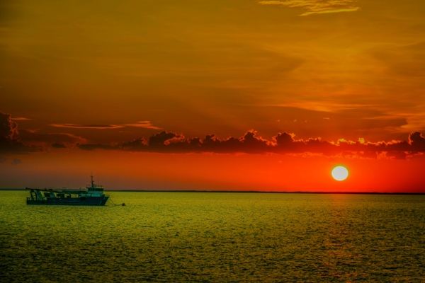 唯美海上夕阳风景图片