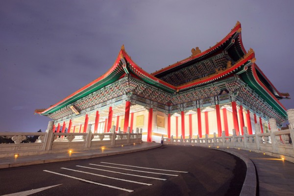 台北大戏院夜景图片