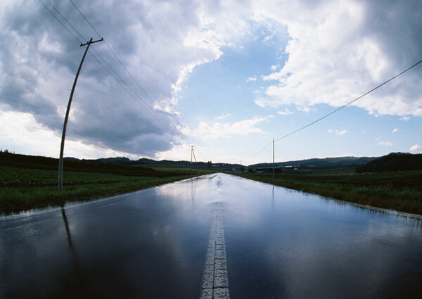 雨后道路图片