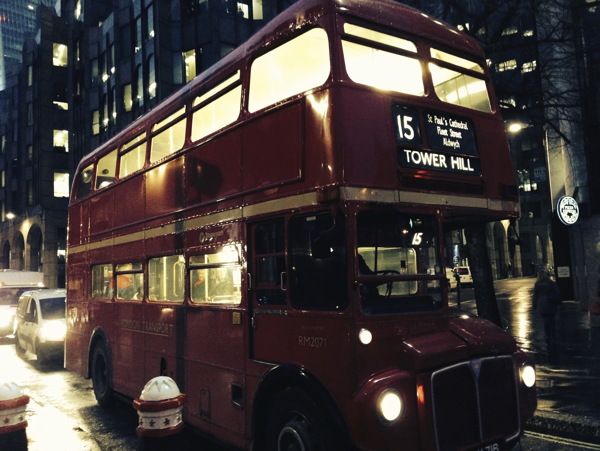 英国双层巴士图片