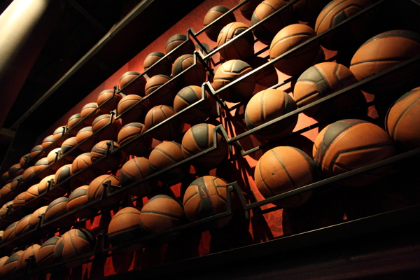 运动器材篮球图片