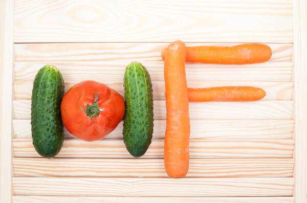 蔬菜拼成的字母图片