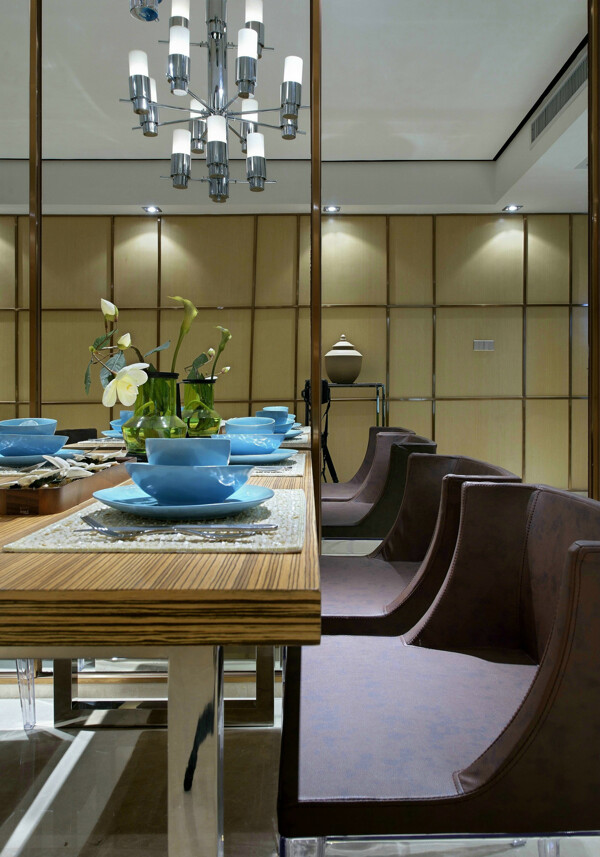 室内餐厅蓝色餐具现代创意装修效果图