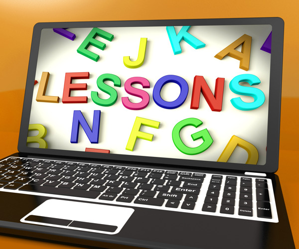 课程在计算机屏幕上显示信息的在线教育