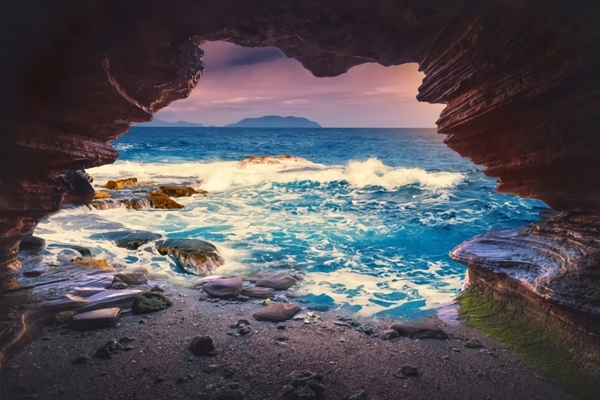 油画海边洞穴