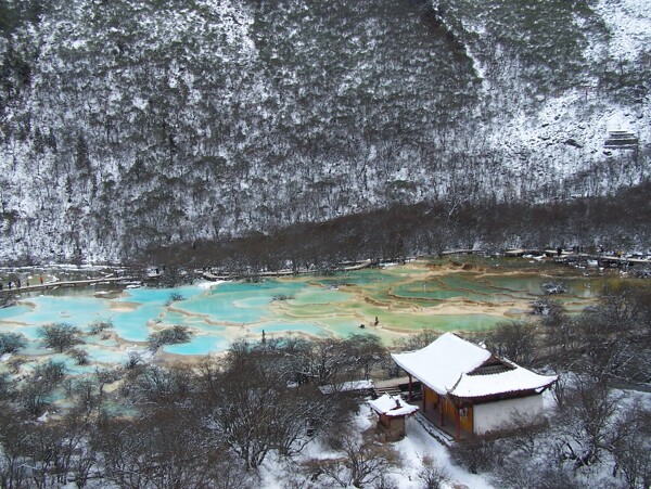 雪景五彩池图片