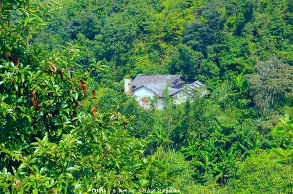 山水深山民居图片