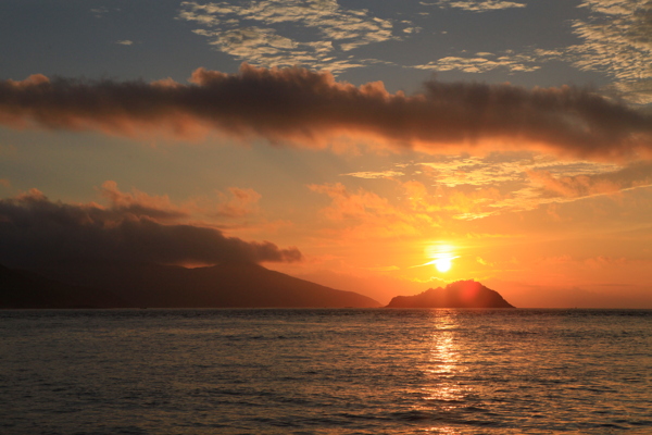 海上日出