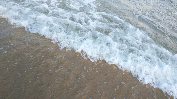 沙滩波浪图片