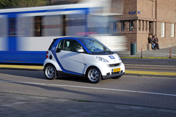 电动微型轿车图片