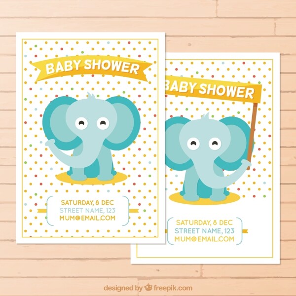 可爱的大象宝宝洗澡卡
