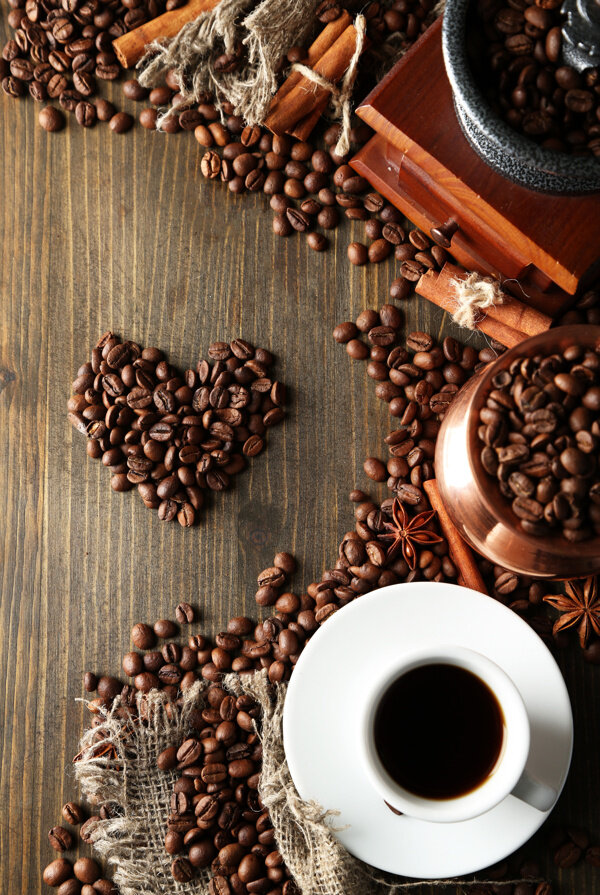 咖啡豆与咖啡杯图片