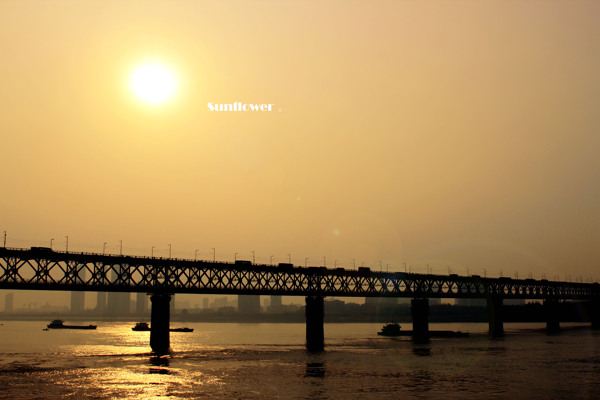 武汉长江大桥夕阳图片