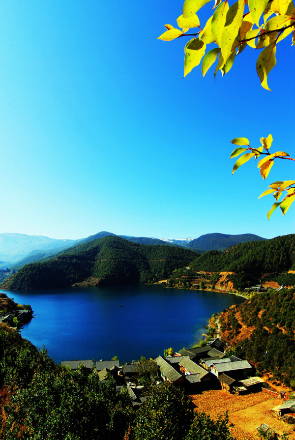 水库房屋风景图片