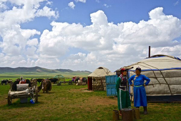 蒙古国草原上生活场景图片