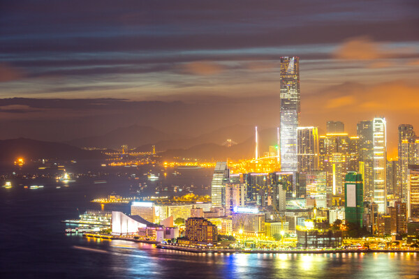 海边城市夜景图片