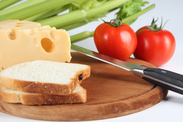 奶酪面包与西红柿图片