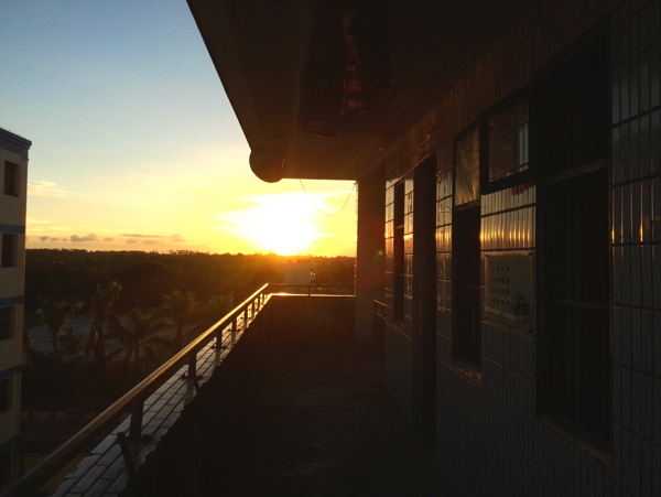 校园的夕阳图片