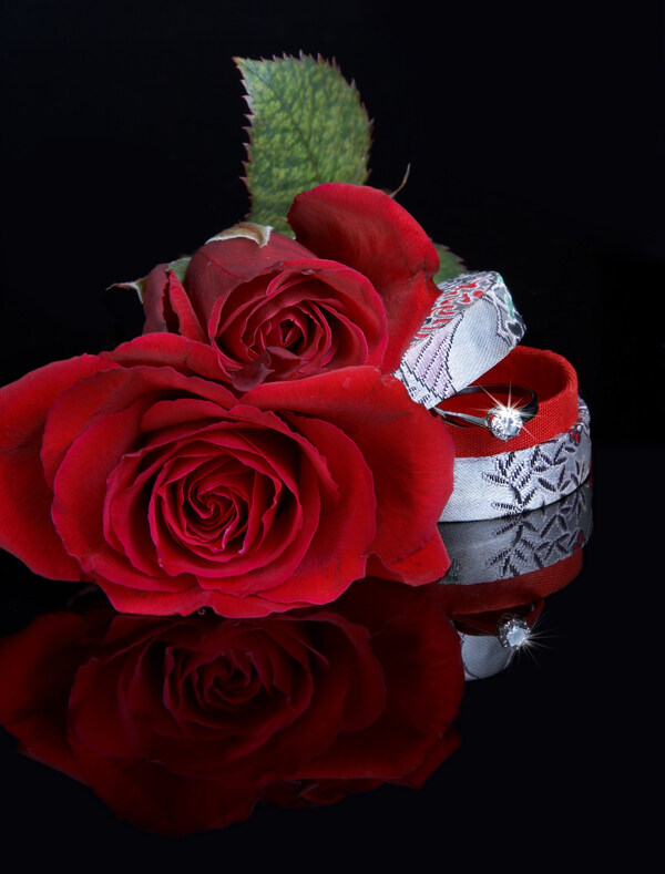 情人节玫瑰花与戒子