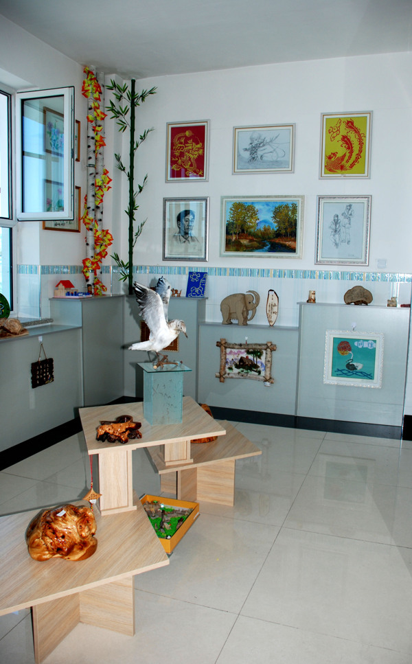 教学楼美术展览厅图片