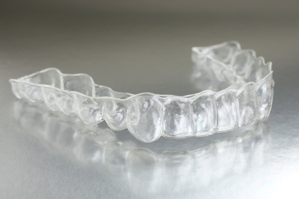 透明塑料牙套图片