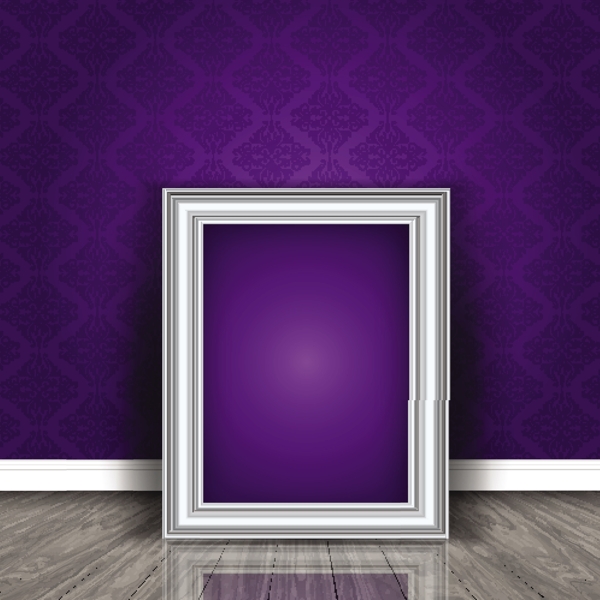 紫色墙上的银框
