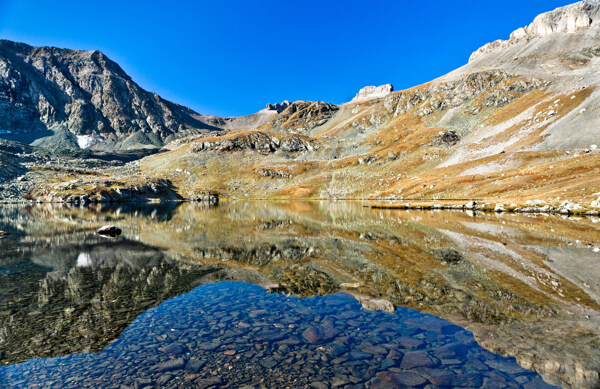 美丽湖面风景图片