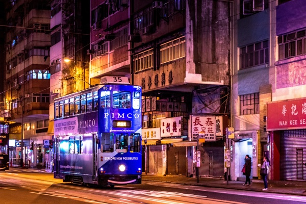 香港夜景双层巴士街道夜色