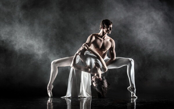 男女舞蹈形体艺术图片