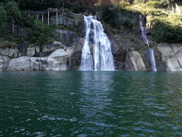瀑布东江湖图片