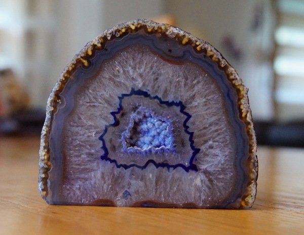 紫水晶矿石图片