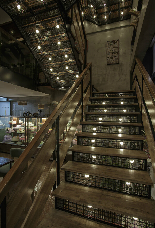 现代轻奢复古餐厅褐色楼梯工装装修效果图