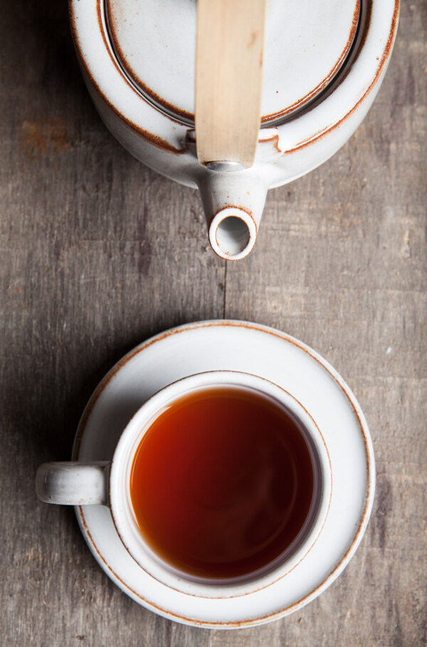 茶壶和红茶图片