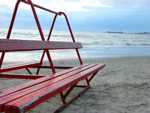 海边休闲椅图片