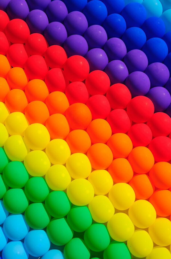 排列整齐的彩色小球图片