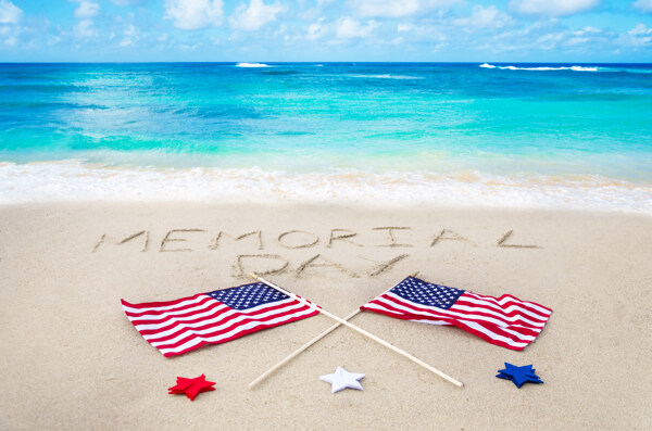 放在沙滩上的美国国旗