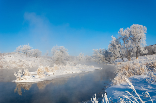 冬天小河风景图片
