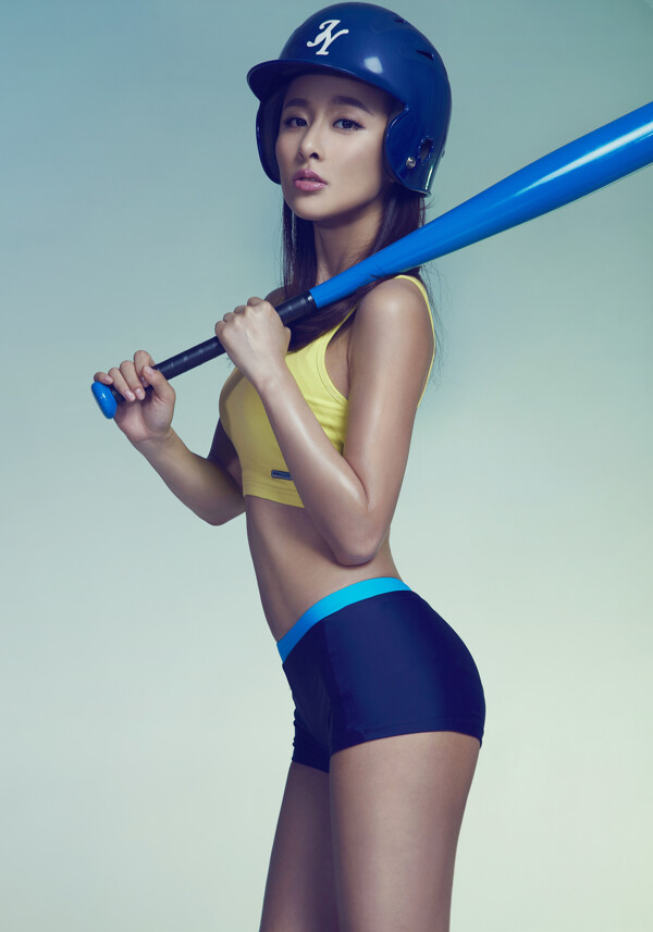 打棒球的美女图片
