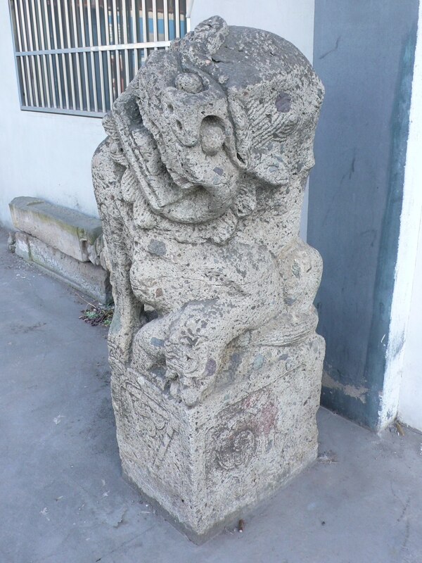 动物石雕像