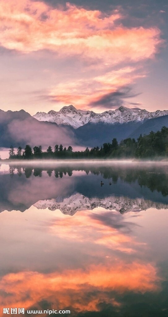 夕阳下的山水