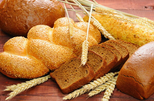 各式面包和麦穗