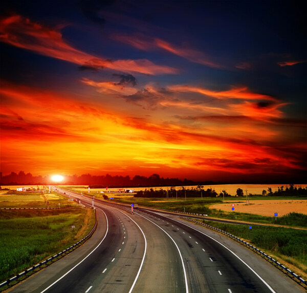 夕阳道路背景图片