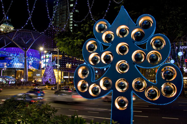 新加坡圣诞夜乌节路上的节日气氛图片
