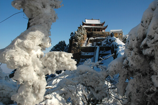 冰雪中的天台寺图片