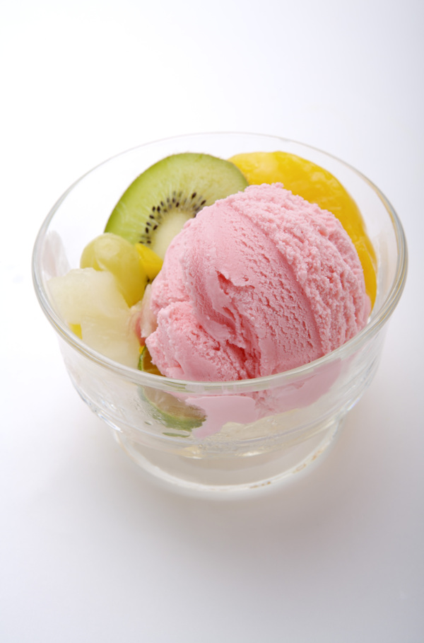 水果草莓冰淇淋图片