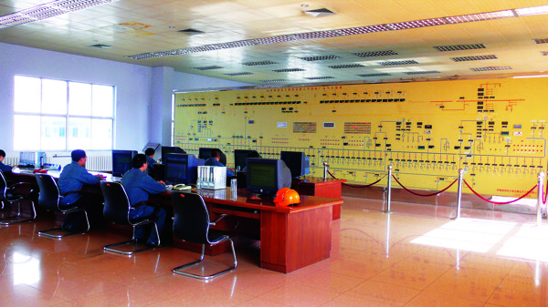 化工厂电脑控制室